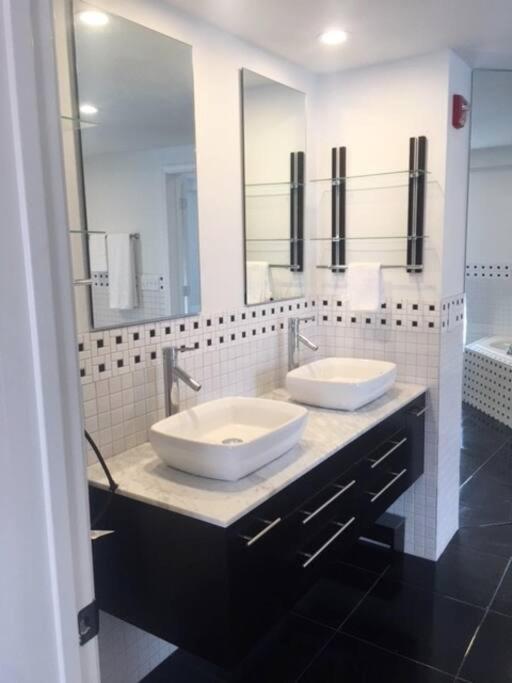 Luxury Three Story Apartment In Short North 콜럼버스 외부 사진